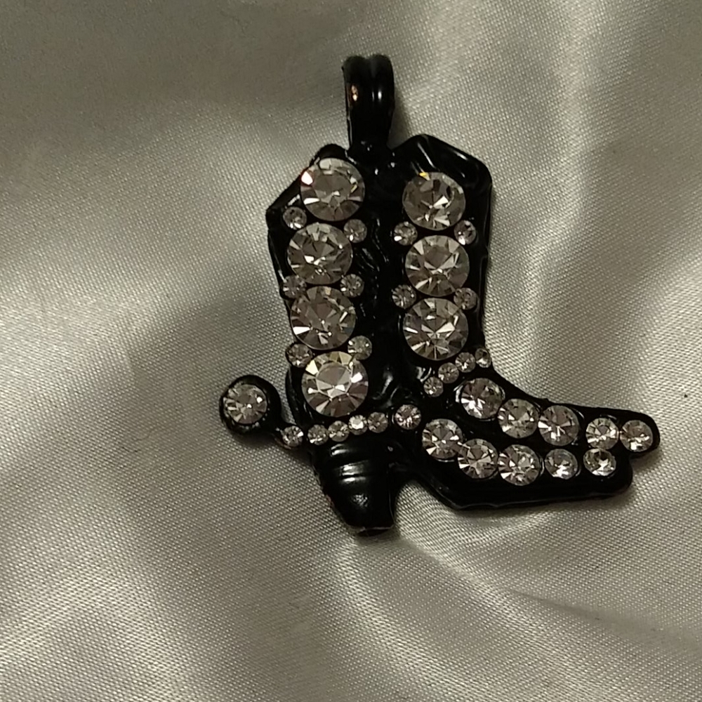 Boot pendant